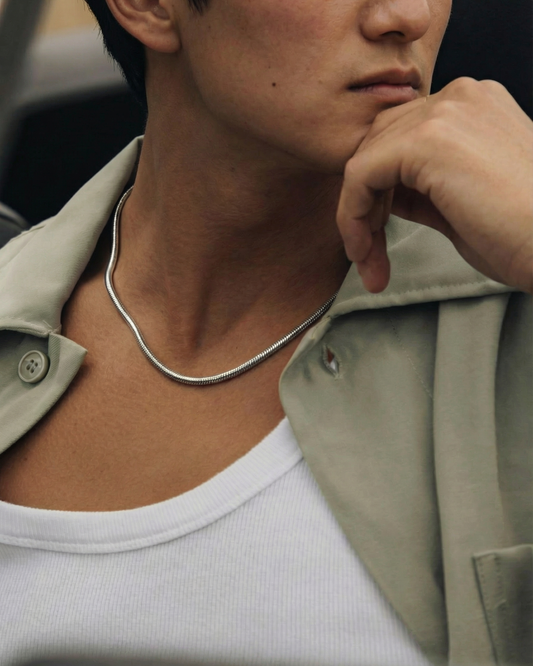 Model wearing POEMIC nuance necklace, showcasing effortless styling with tarnish-free jewelry.