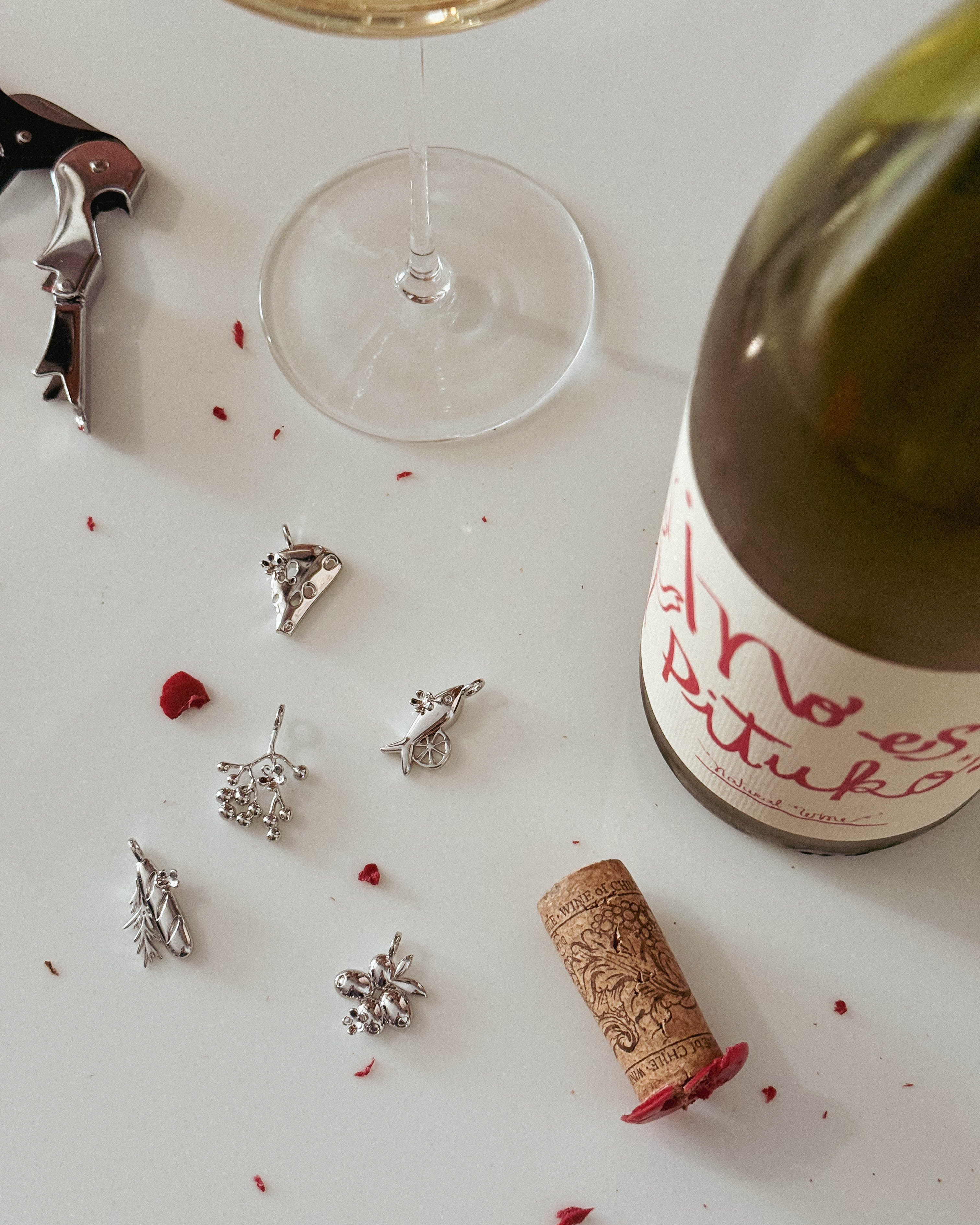 Kiki's Wine Charm Set