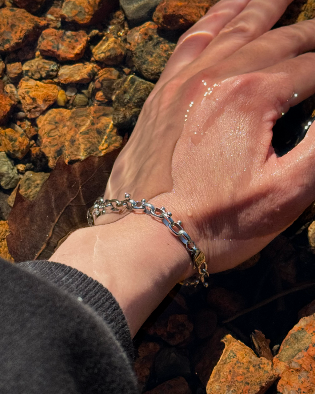 POEMIC Apéritif Bracelet on model. Everyday essential jewelry—swim-safe, sweat-proof, always refined.